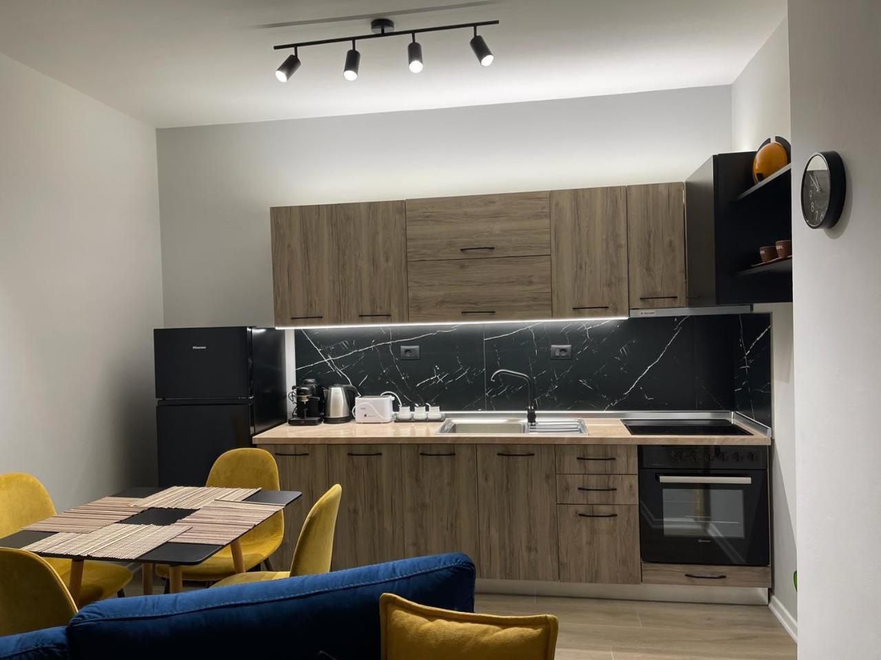 Am Apartment Тирана Экстерьер фото