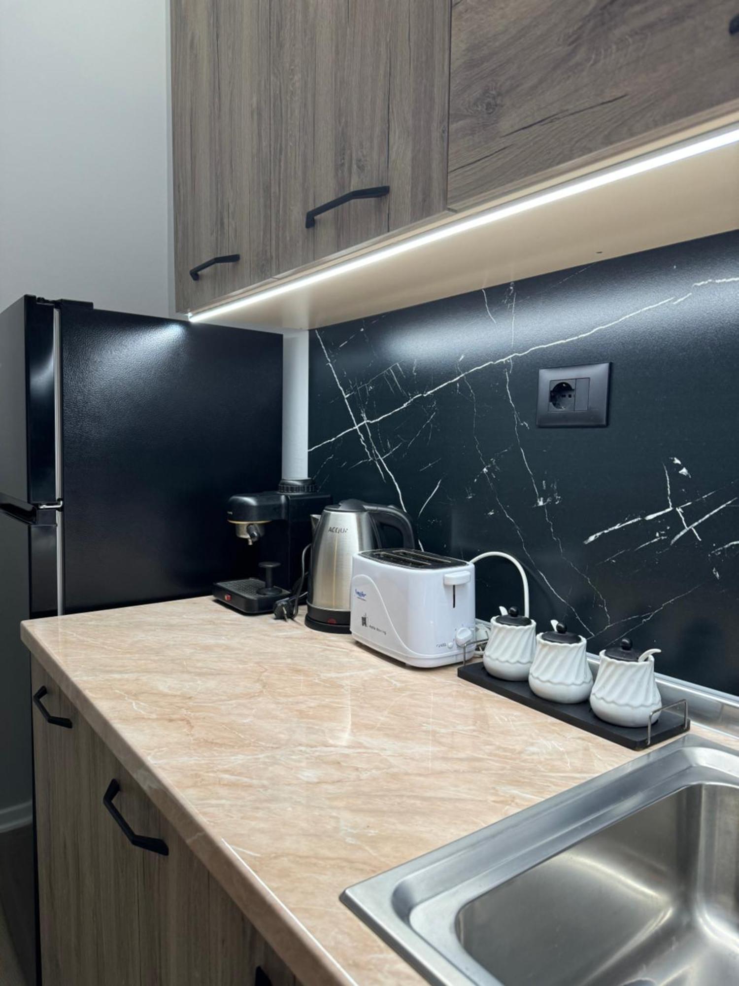 Am Apartment Тирана Экстерьер фото