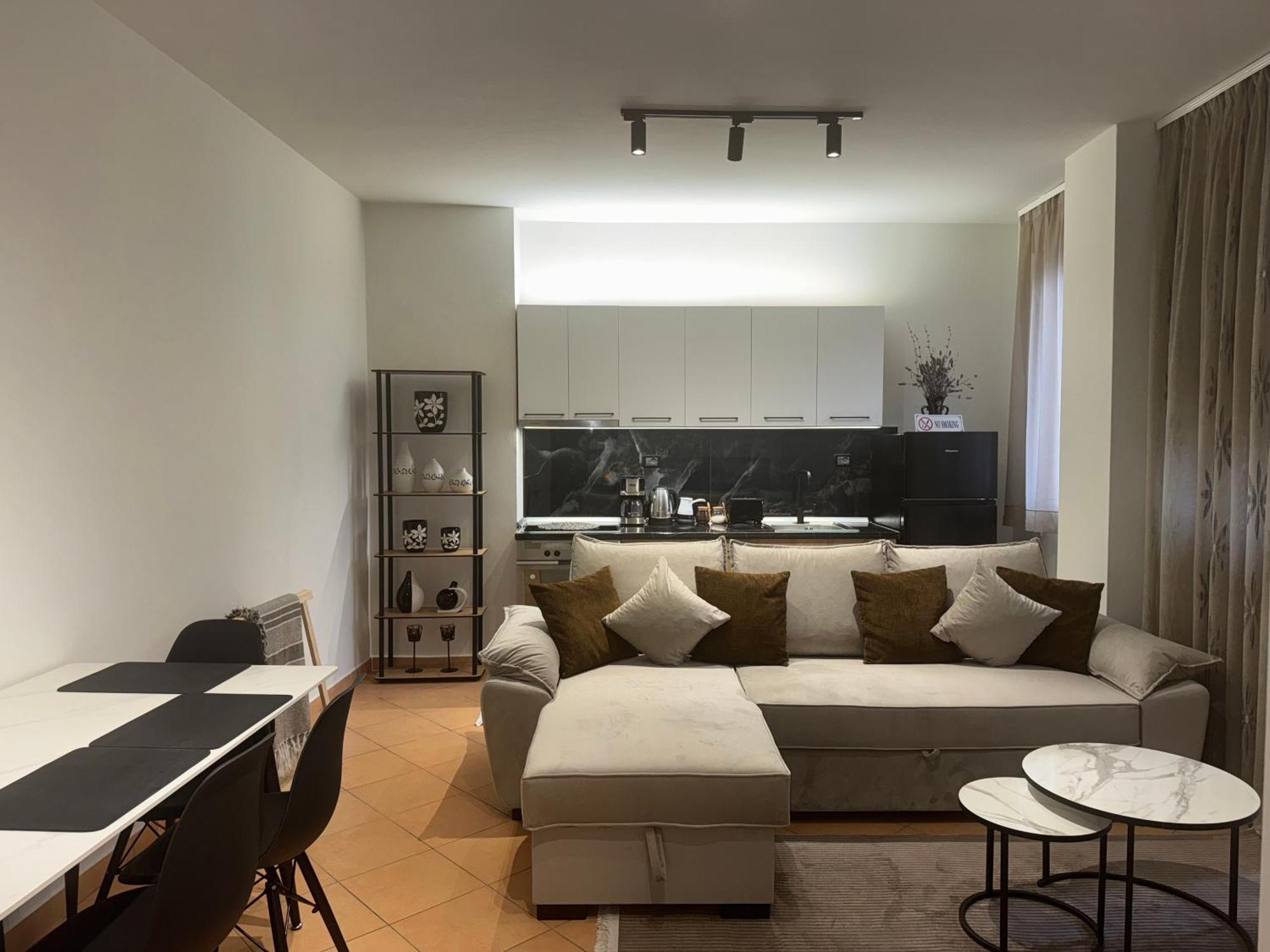 Am Apartment Тирана Экстерьер фото